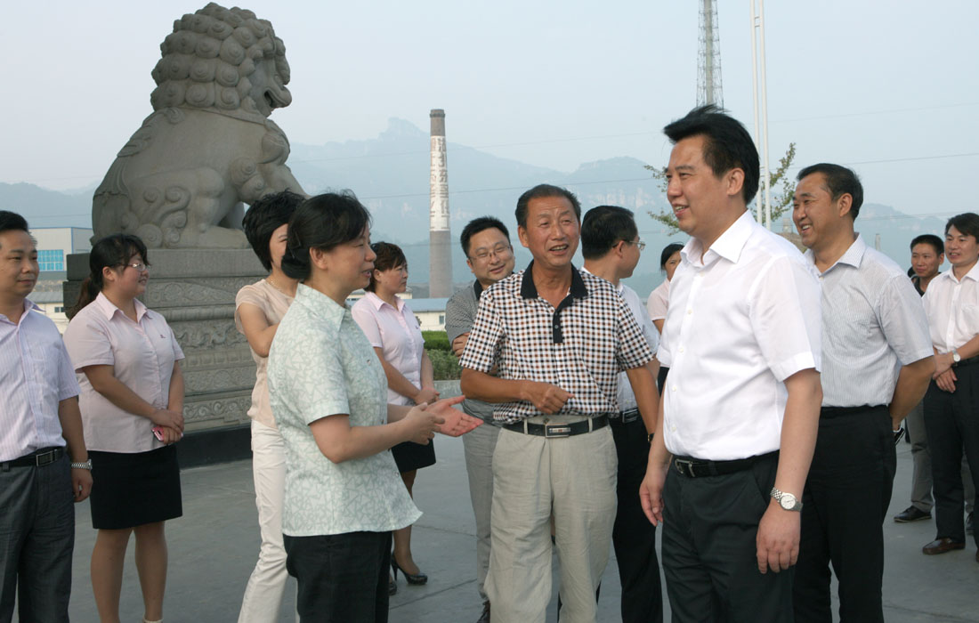 2012年8月，省委常委、宜昌市委書(shū)記黃楚平到東圣集團(tuán)調(diào)研。